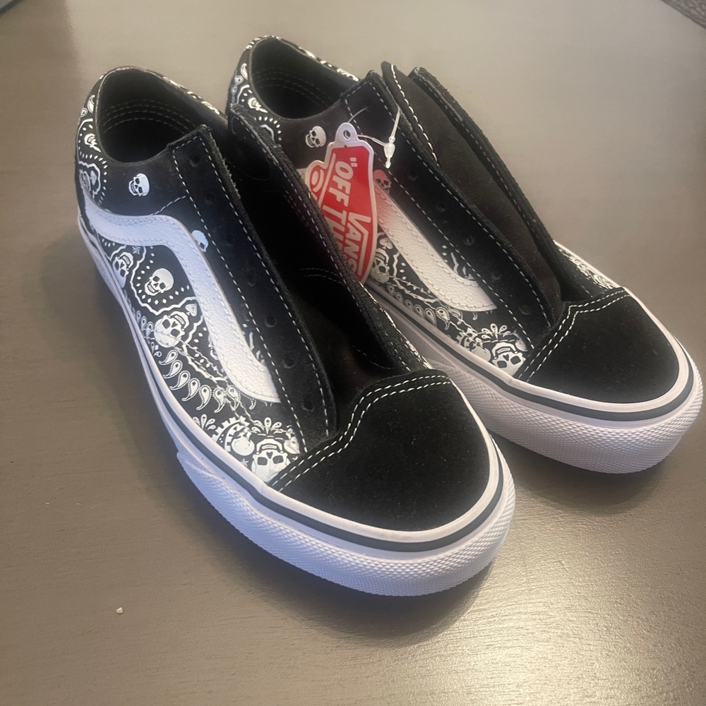 Vans size 5.5 in women black with white skull designs